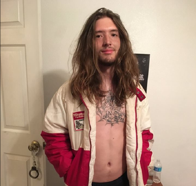 Ryon Edward - người tạo ra sự kiện bắn vào bão Irma trên Facebook Ryon Edward - người tạo ra sự kiện bắn vào bão Irma trên Facebook