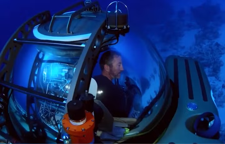 Miklos trong cuộc hành trình tìm kiếm xác tàu