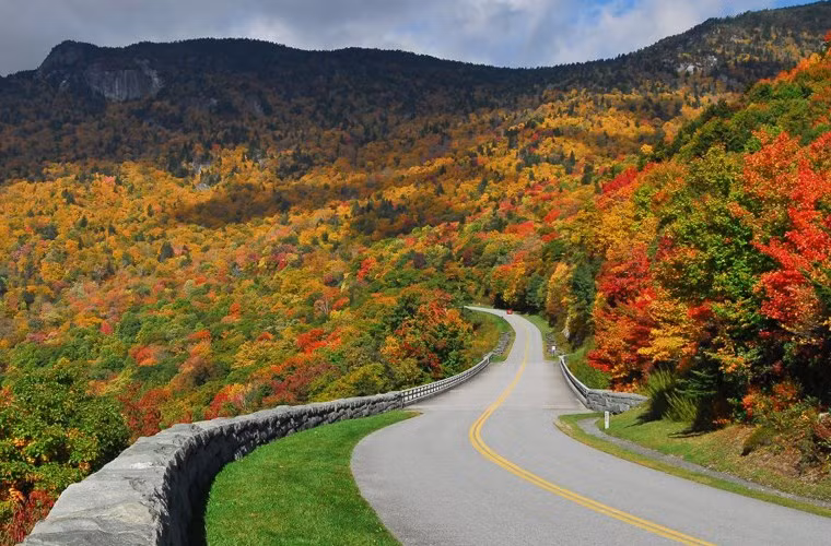 10 con đường đẹp nhất cho xe lăn bánh ảnh 6