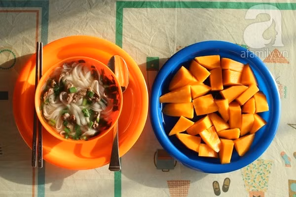 Những chiếc đĩa rực rỡ màu sắc sẽ giúp buổi sáng của con tỏa sáng.