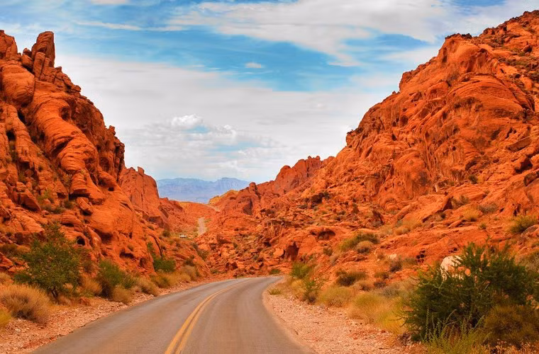 10 con đường đẹp nhất cho xe lăn bánh