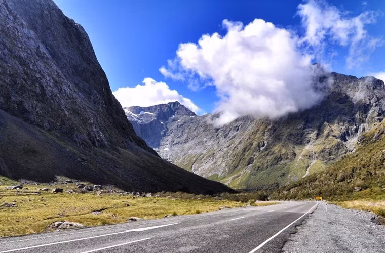 10 con đường đẹp nhất cho xe lăn bánh ảnh 5