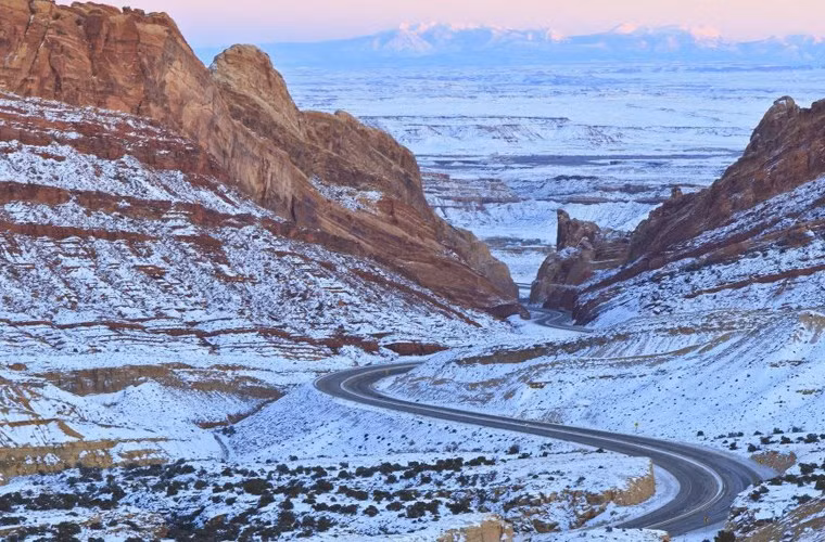 10 con đường đẹp nhất cho xe lăn bánh ảnh 3