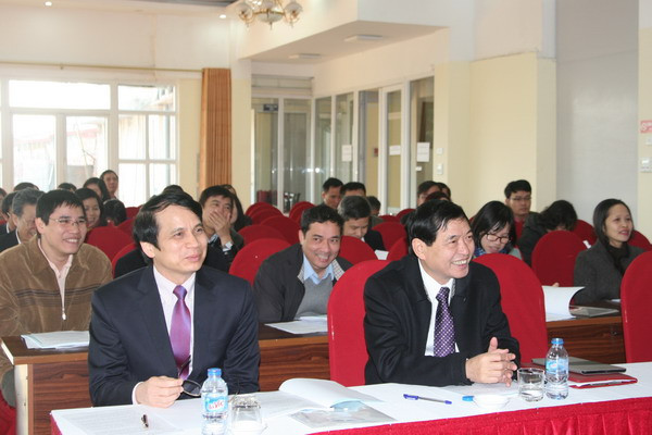 Thứ trưởng Phạm Mạnh Hùng (trái) dự Hội nghị