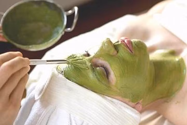 Mặt nạ rau chân vịt đem đến rất nhiêù tác dụng làm đẹp cho da mặt cũng như toàn thân