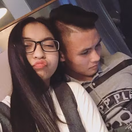 Ban gai xinh xan cua ba chang hot boy U20 Viet Nam - Anh 2