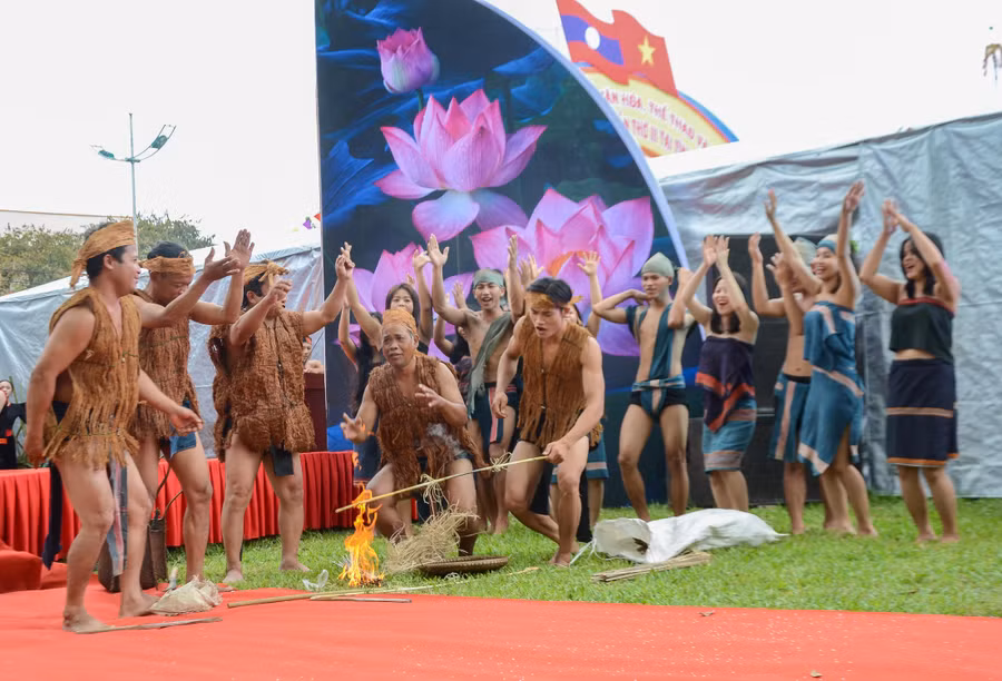 Giới thiệu, tái hiện lại nghi lễ Lập bản của cộng đồng người Cơ Tu tỉnh Quảng Nam.