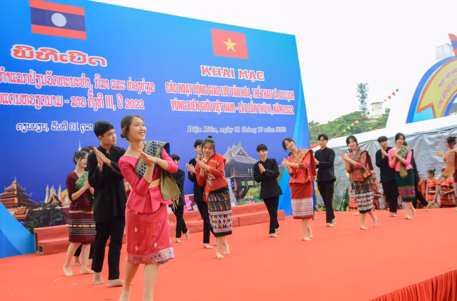 Không gian văn hóa đậm sắc màu các dân tộc Việt Nam – Lào diễn ra tại TP. Điện Biên Phủ.