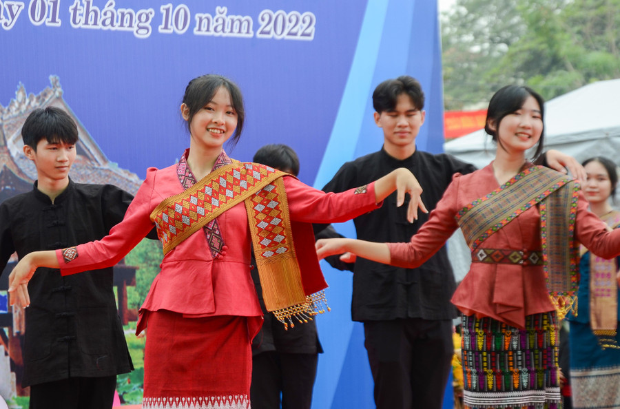 Hoạt động có sự tham gia của các nghệ nhân, nghệ sĩ, diễn viên, vận động viên quần chúng 20 tỉnh Việt Nam và Lào. Hoạt động có sự tham gia của các nghệ nhân, nghệ sĩ, diễn viên, vận động viên quần chúng 20 tỉnh Việt Nam và Lào.