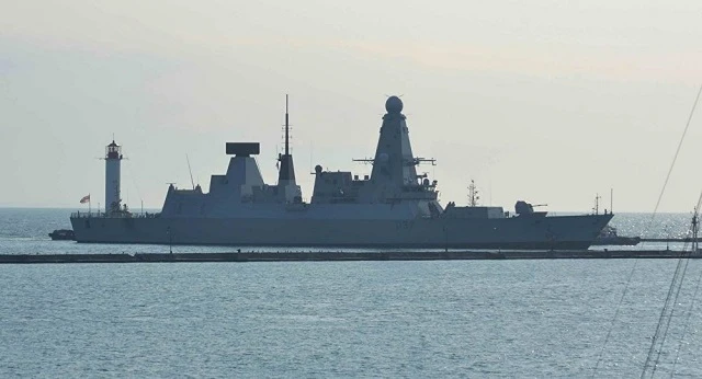 Tàu HMS Duncan của Hải quân Hoàng gia Anh.