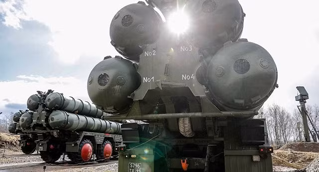 Hệ thống tên lửa S-400 của Nga