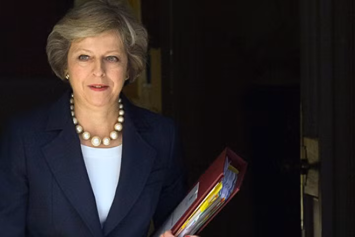 Tân thủ tướng Anh đem vũ khí hạt nhân ra hù dọa Nga