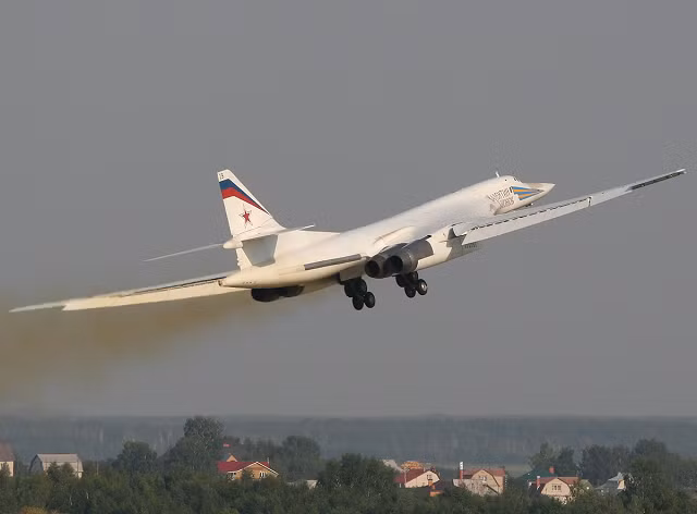 Máy bay ném bom chiến lược Tu-160.