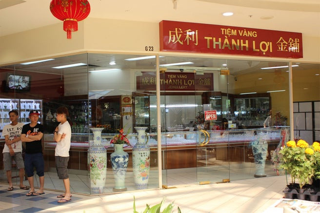 Cửa hàng Springvale Shopping Centre.
