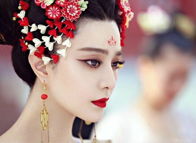 5 bí mật phía sau vẻ đẹp lộng lẫy của Phạm Băng Băng