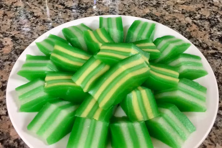 Cách làm bánh da lợn đậu xanh, lá dứa thơm lừng