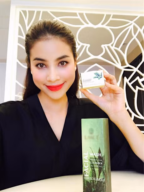 Pham Huong bat ngo lo anh quang cao kem tron - Anh 2