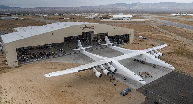 Máy bay Stratolaunch 