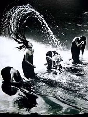  Những hình ảnh ngày xưa của người con gái Thái - Ảnh: sưu tầm 