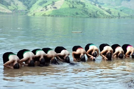  Lễ hội gội đầu của người Thái - Ảnh: Sưu tầm 