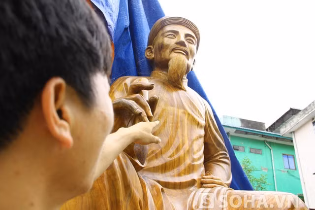 Anh Huy cho biết, tượng sẽ được trưng bày trong dịp “Lễ kỷ niệm 250 năm (1765 - 2015) ngày sinh và vinh danh Danh nhân văn hóa thế giới Đại thi hào Nguyễn Du” được tổ chức vào tháng 11 tới đây.