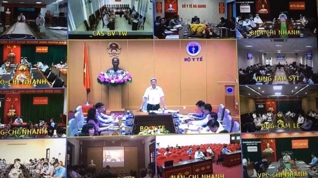 Hội nghị trực tuyến về phòng chống dịch COVID-19 và hướng dẫn an toàn tiêm chủng ngày 28/4. Ảnh: VGP/Hiền Minh.
