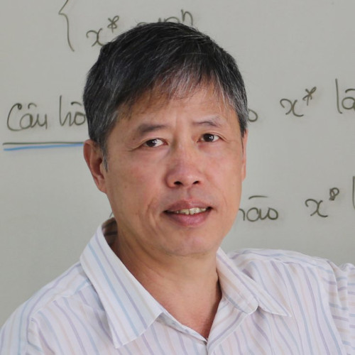 PGS.TS Phạm Tiến Sơn (ĐH Đà Lạt) được vinh danh trong lĩnh vực toán học. Ông là 1 trong 3 nhà khoa học nhận giải thưởng Tạ Quang Bửu năm 2020 nhờ công trình nghiên cứu về “các tính chất tổng quát của quy hoạch nửa đại số”.