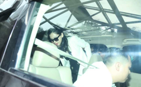 Angelababy tuoi tan rang ngoi sau 3 ngay sinh con - Anh 6