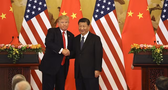 Tổng thống Mỹ Donald Trump (trái) và Chủ tịch Trung Quốc Tập Cận Bình