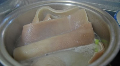 Hướng dẫn làm món bì heo ngâm chua ngọt ăn là nghiền - Ảnh 1 Huong dan lam mon bi heo ngam chua ngot an la nghien - Anh 1