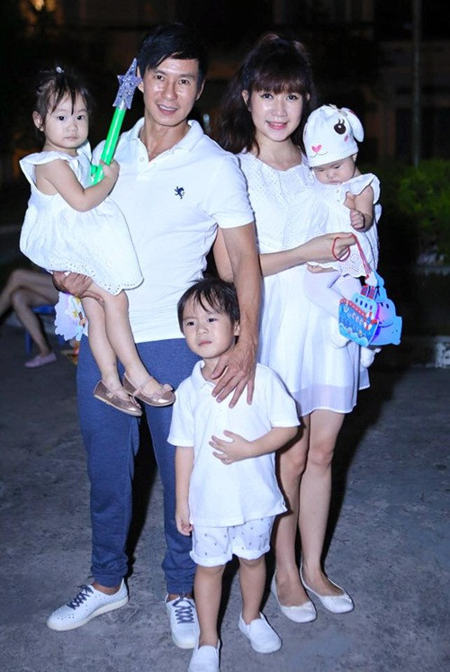 Ngưỡng mộ cặp vợ chồng ‘trai tài gái sắc’ showbiz Việt - Ảnh 10 Ngưỡng mộ cặp vợ chồng ‘trai tài gái sắc’ showbiz Việt - Ảnh 10