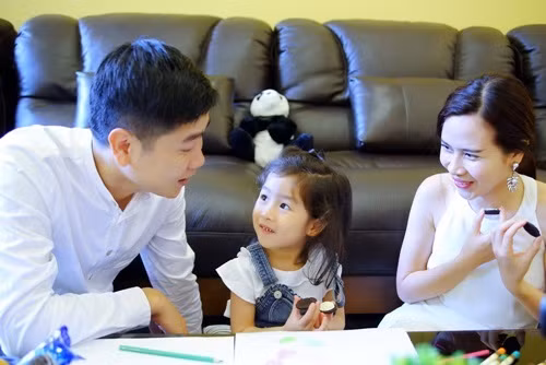 Ngưỡng mộ cặp vợ chồng ‘trai tài gái sắc’ showbiz Việt - Ảnh 7