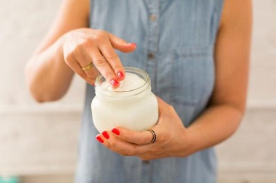 Bạn cho hỗn hợp kem vào hũ đựng và bảo quản ở nơi thoáng mát sẽ dùng được trong 4-6 tuần và sẽ dùng được lâu hơn nữa khi bạn bảo quản trong ngăn mát tủ lạnh.