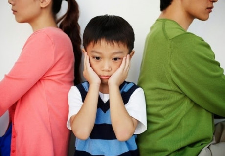 Giúp trẻ đối phó với cuộc sống mới sau khi bố mẹ ly hôn - Ảnh 1 Giup tre doi pho voi cuoc song moi sau khi bo me ly hon - Anh 1