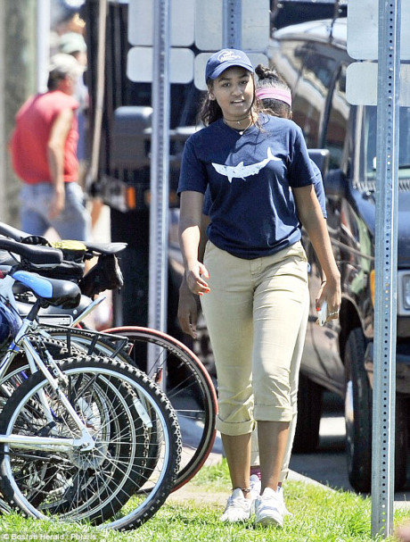 Công chúa út nhà Tổng thống Obama chăm chỉ làm thêm ngày Hè - Ảnh 2 Cong chua ut nha Tong thong Obama cham chi lam them ngay He - Anh 2