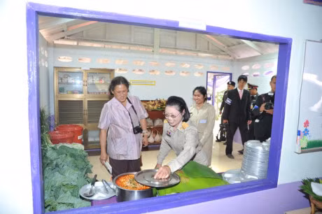 Chan dung nang Cong chua Thai Lan duoc hang trieu nguoi yeu men - Anh 7