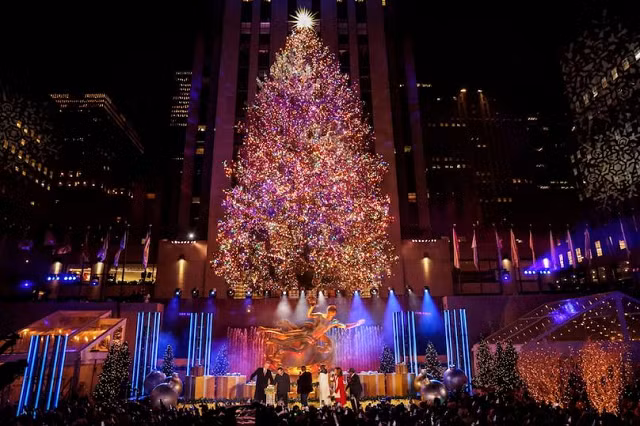 Cây thông Noel Trung tâm Rockefeller ở Thành phố New York, Hoa Kỳ.