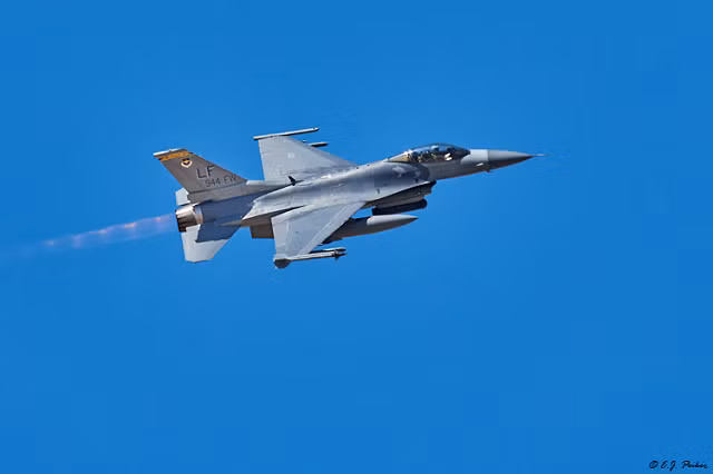 Chiến đấu cơ F-16.