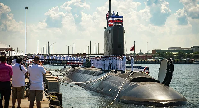 Tàu USS John Warner.