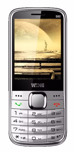 Wing S82 có màn hình màu 2,4 inch độ phân giải 240 x 320 pixel. Máy sử dụng 2 SIM 2 sóng, khe cắm thẻ nhớ đến 32 GB, camera 1,3 MP. Wing S82 có thể dùng để nghe nhạc, xem video, nghe radio FM. Máy cũng có đèn pin, và pin dung lượng 1.000 mAh. Giá tham khảo: 460.000 đồng