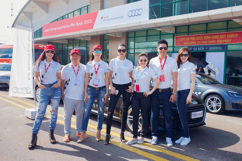 Hoa hậu Đặng Thu Thảo và dàn sao Việt khoe dáng bên siêu xe Audi