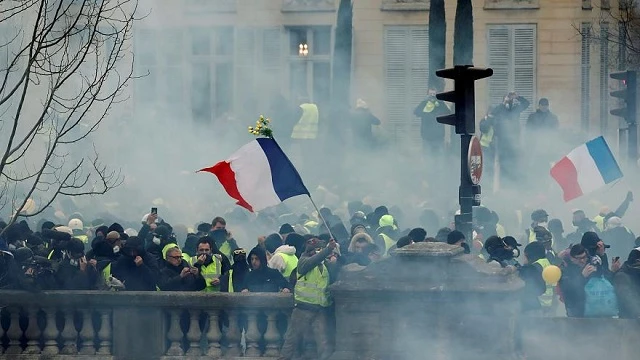 Biểu tình của những người "áo vàng" tại Pháp (Ảnh: Reuters)