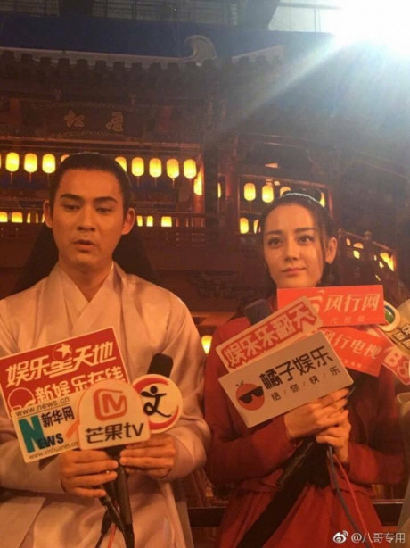 Châu Du Dân lộ ảnh xuống sắc, già nua như ông chú bên mỹ nữ Tân Cương - Ảnh 2 Chau Du Dan lo anh xuong sac, gia nua nhu ong chu ben my nu Tan Cuong - Anh 2