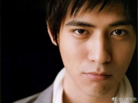 Châu Du Dân lộ ảnh xuống sắc, già nua như ông chú bên mỹ nữ Tân Cương - Ảnh 7 Chau Du Dan lo anh xuong sac, gia nua nhu ong chu ben my nu Tan Cuong - Anh 7