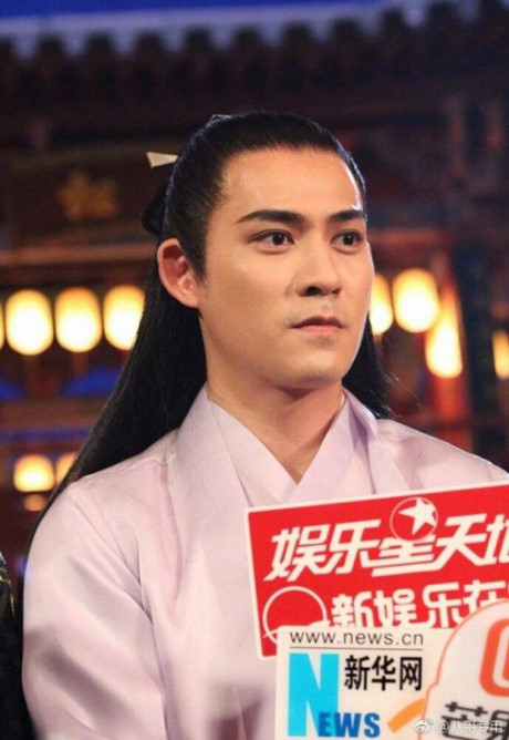 Châu Du Dân lộ ảnh xuống sắc, già nua như ông chú bên mỹ nữ Tân Cương - Ảnh 5 Chau Du Dan lo anh xuong sac, gia nua nhu ong chu ben my nu Tan Cuong - Anh 5