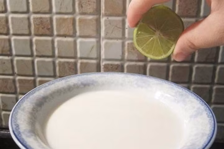 Cứ chạm vào dầu rửa bát là bong da tay hãy áp dụng ngay mẹo này để cải thiện nhé