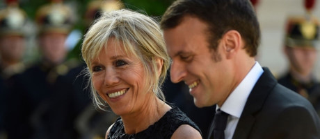 Tổng thống Pháp Macron thẳng thắn đáp trả việc bị chê lấy vợ già - Ảnh 1 Tong thong Phap Macron thang than dap tra viec bi che lay vo gia - Anh 1