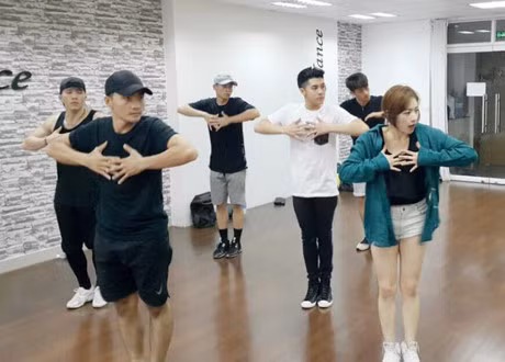 Noo Phuoc Thinh dai dien Viet Nam tham du 