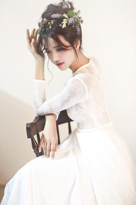 Trương Mỹ Nhân hóa nàng công chúa trong tranh vẽ - Ảnh 4 Truong My Nhan hoa nang cong chua trong tranh ve - Anh 4