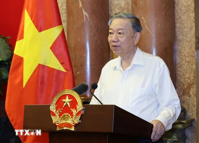 Chủ tịch nước Tô Lâm phát biểu động viên và biểu dương các thanh thiếu niên tiêu biểu là con cán bộ, chiến sỹ Công an. (Ảnh: Nhan Sáng/TTXVN). Chủ tịch nước Tô Lâm phát biểu động viên và biểu dương các thanh thiếu niên tiêu biểu là con cán bộ, chiến sỹ Công an. (Ảnh: Nhan Sáng/TTXVN).